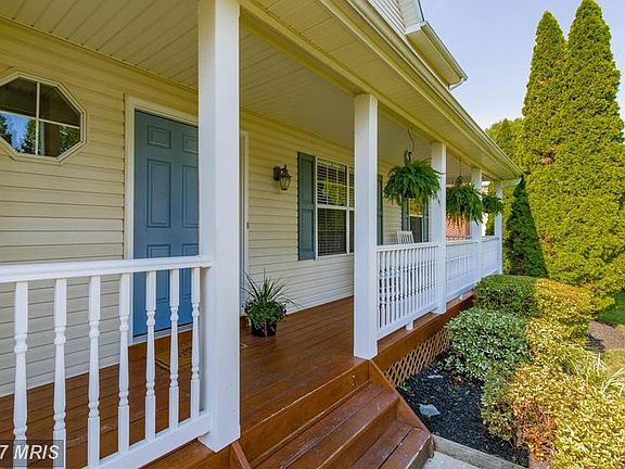 3rd image of 21 Thornberry Ln