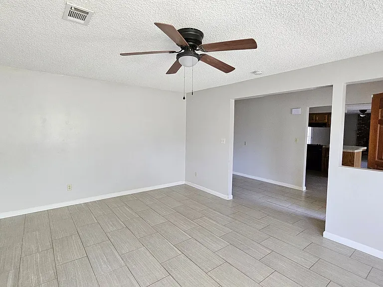 9709 Irene Ave — Photo 2