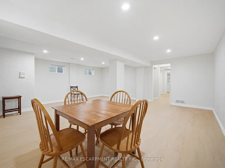 1926 Reiss Ct — Photo 16