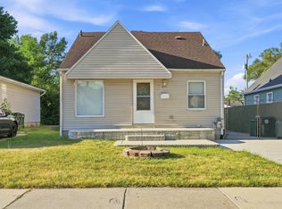 8781 Albany St, Oak Park, MI 48237