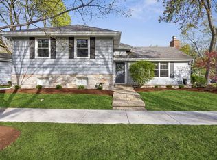 258 Crest Rd, Glen Ellyn, IL 60137