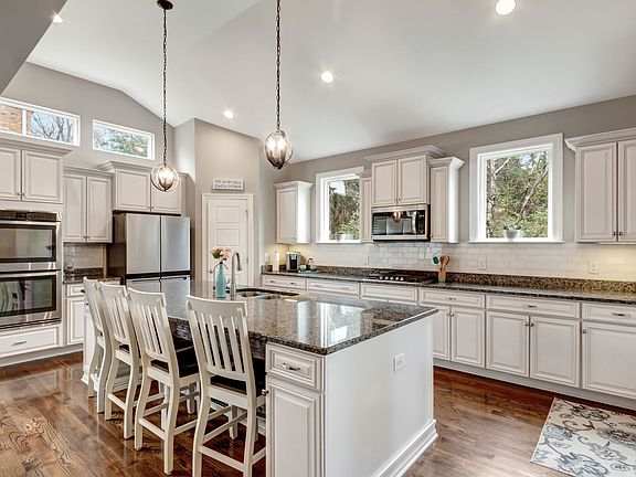 4th image of 2689 Hargate Dr