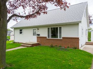 110 Lom St, Combined Locks, WI 54113