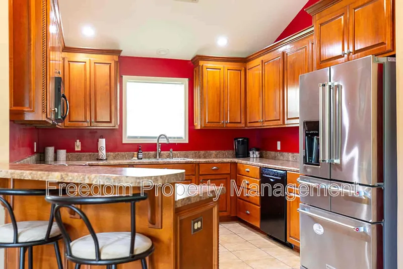 3 bed, 2.0 bath, $2,000 — Photo 3