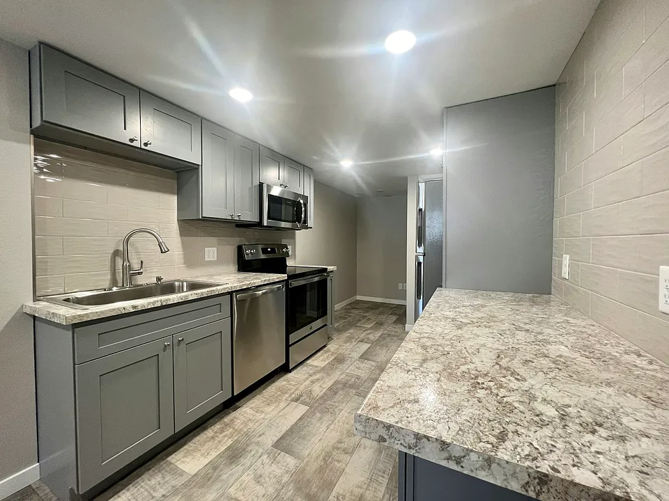 123 N Lloyd St #2