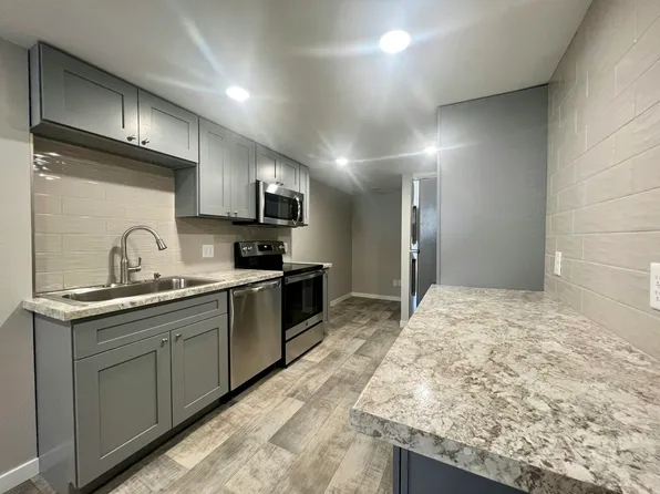 123 N Lloyd St #2, Aberdeen, SD 57401