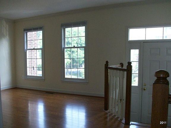 3rd image of 6898 McLean Province Cir