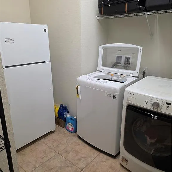 576 Cantabria Dr — Photo 22