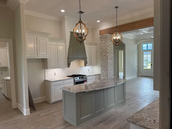 527 Independence Dr, Houma, LA 70360