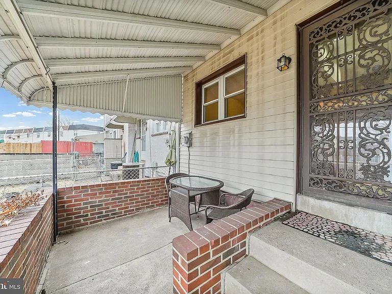 96 E Berkley Ave — Photo 3