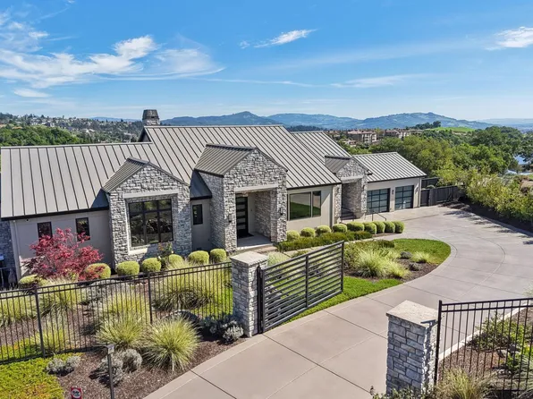 3758 Skyfarm Drive, Santa Rosa, CA 95403