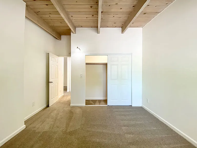 1515 The Glens Apartments — Photo 3