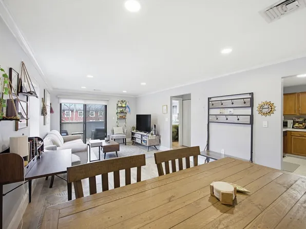 20 Central St APT 213, Salem, MA 01970