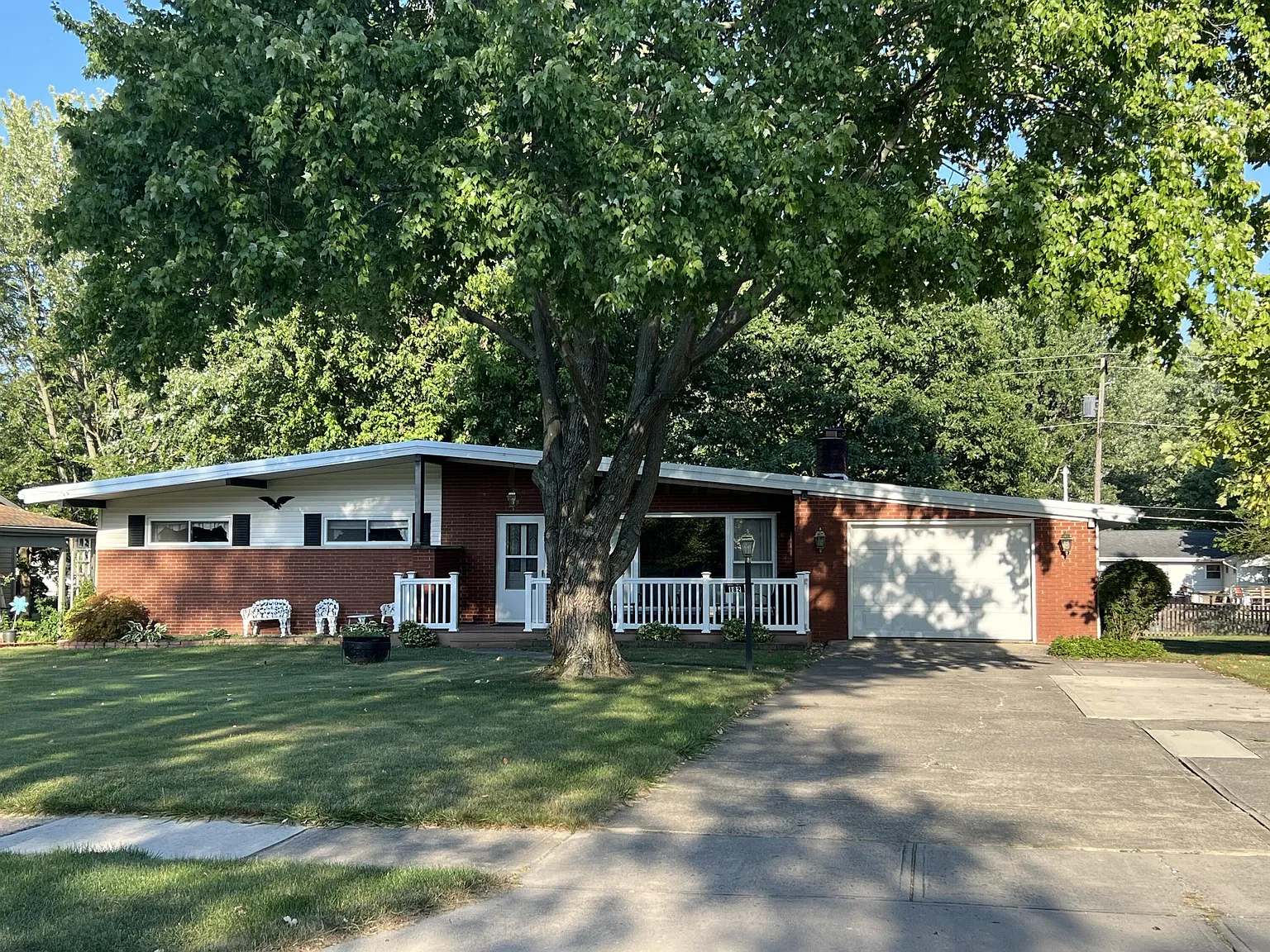 182 Grandview Ave photo 1