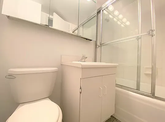 Rented by Manhattan Realty Group | media 14