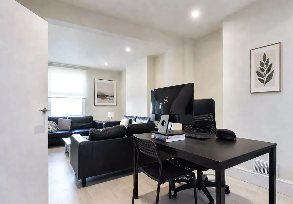 2 bed, $1,300 — Photo 3