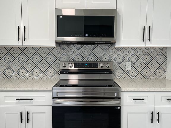 4th image of 110 Alabama Ave #110