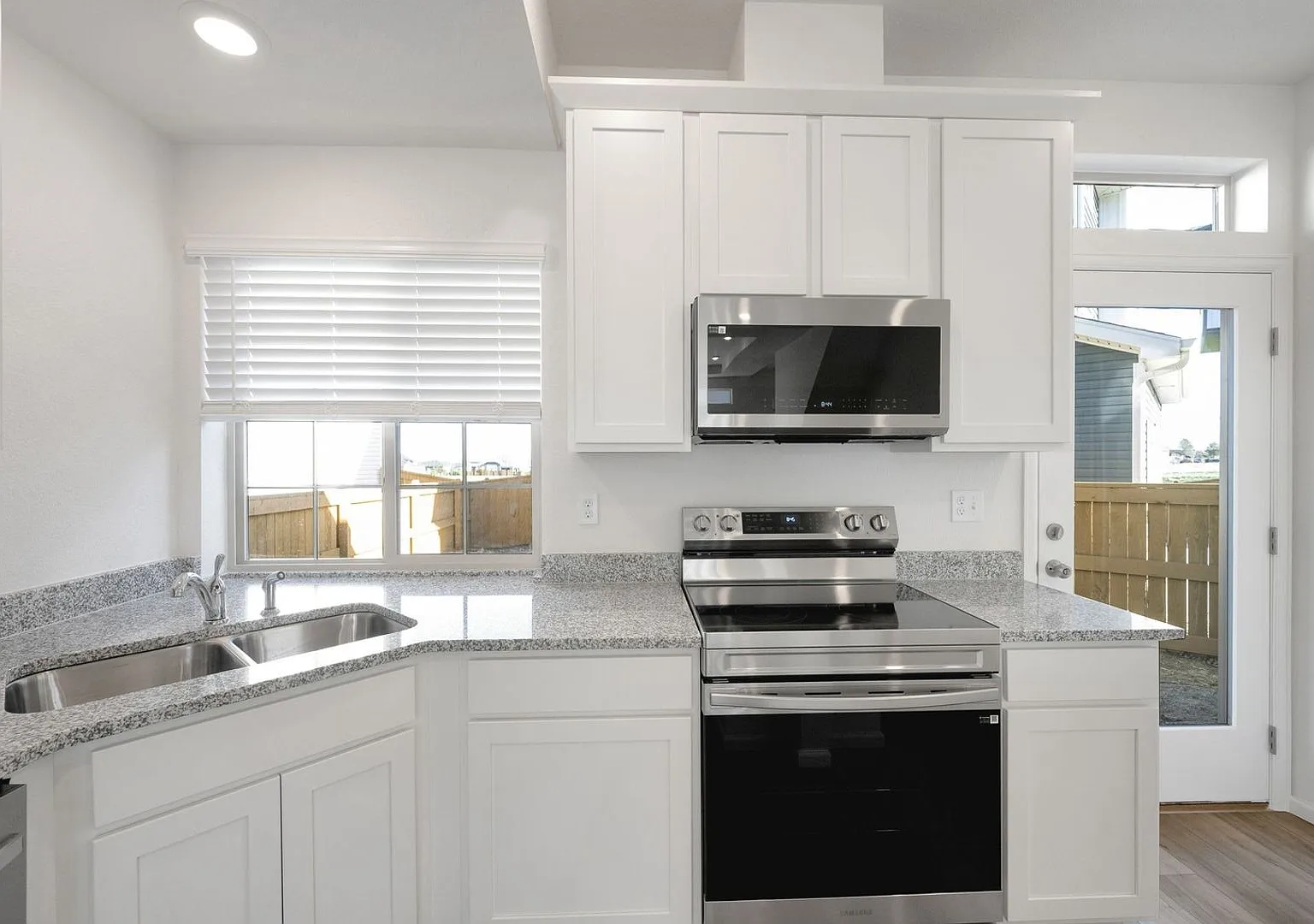 Charming 3BR House in Commerce City — Photo 2