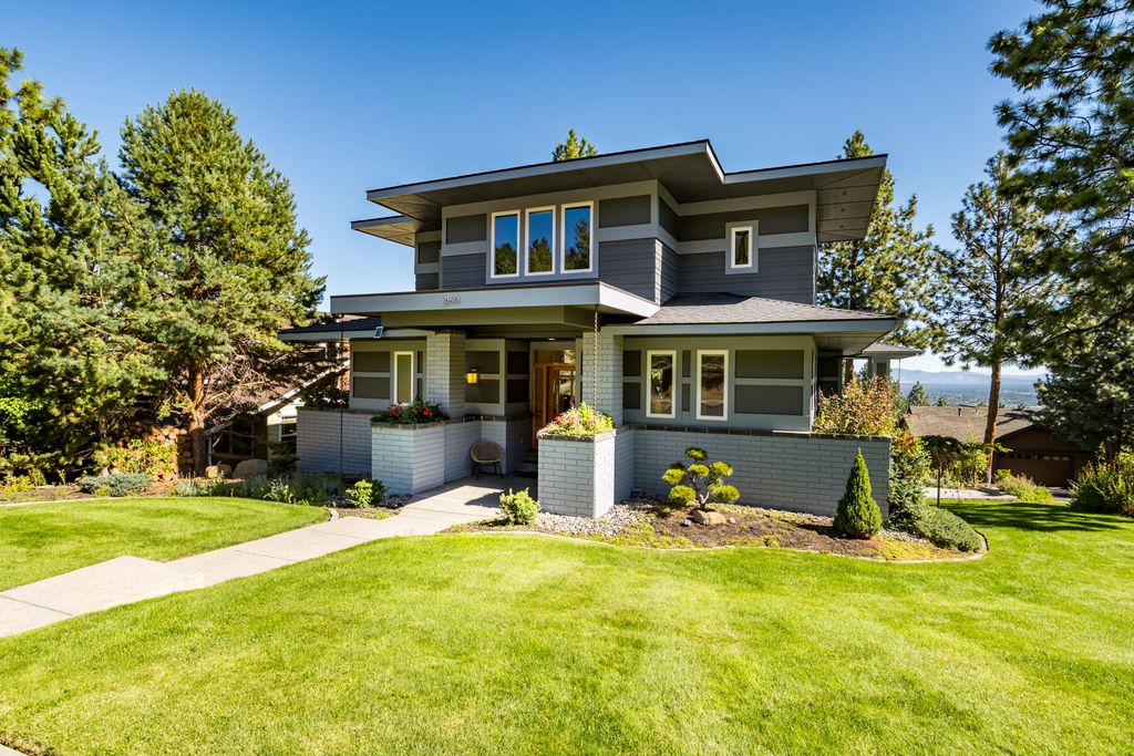 3160 Colonial Dr, Bend, OR - View 2