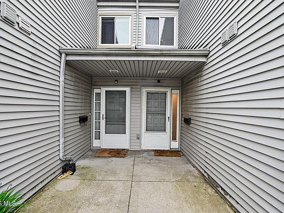5th image of 2564 W Village Dr