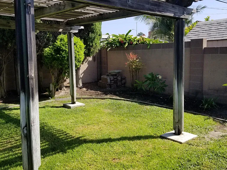 8281 Terry Dr — Photo 2