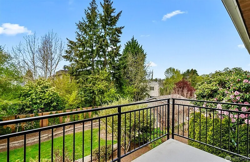 2 bed, 1.5 bath, 1068 sqft, $2,995 — Photo 2