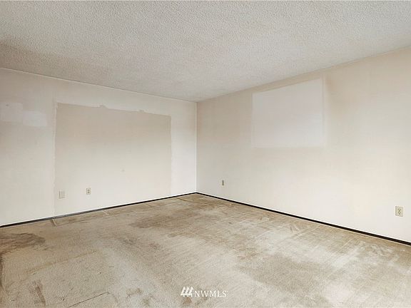 4th image of 15405 11th Avenue Ct E