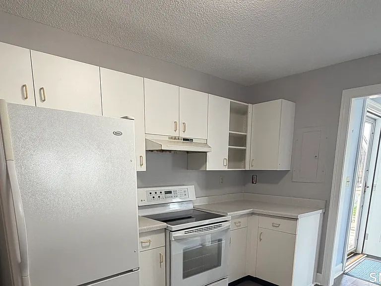 75 Redwood Dr #305 — Photo 3