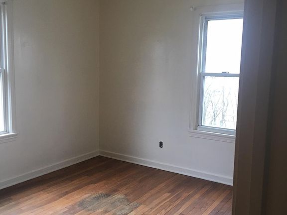 5th image of 748 E Lucius Ave