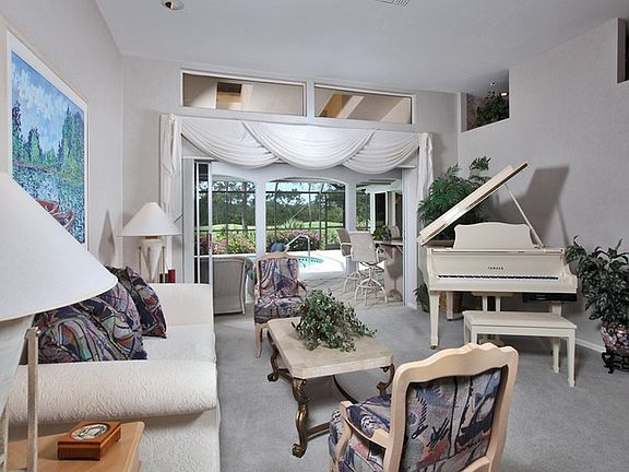 2nd image of 3857 Woodlake Dr