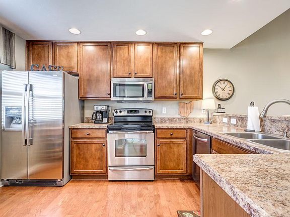 3rd image of 4226 Scenic View Dr