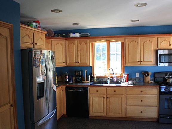 3rd image of 345 Lakeshore Dr