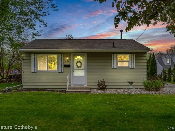 536 Wood St, Fenton, MI 48430