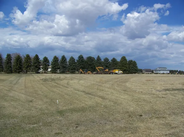 3123 Hoggarth Dr, Jamestown, ND 58401