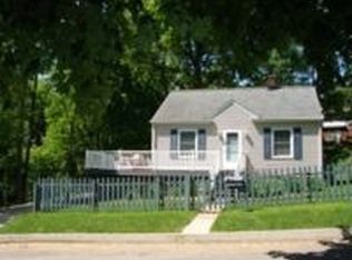 2577 Greeley St, Dubuque, IA 52001