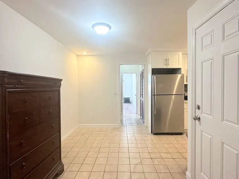 1012 Van Nest Ave #1 — Photo 10