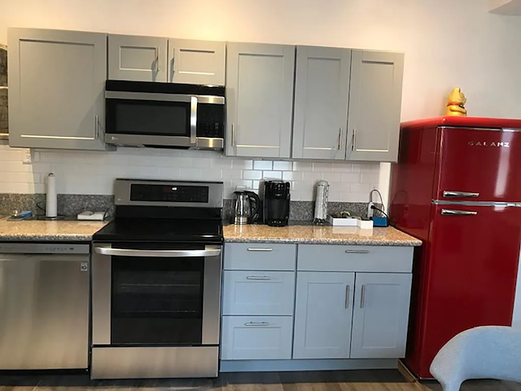 240 W Reed Ave — Photo 2