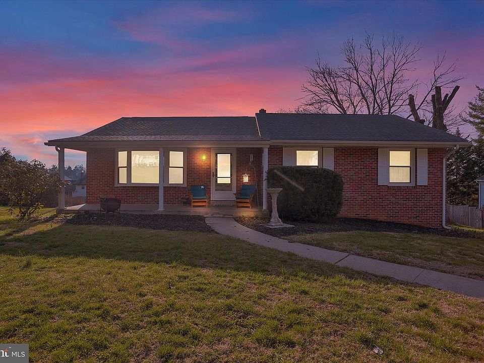 1st image of 227 W Neversink Rd