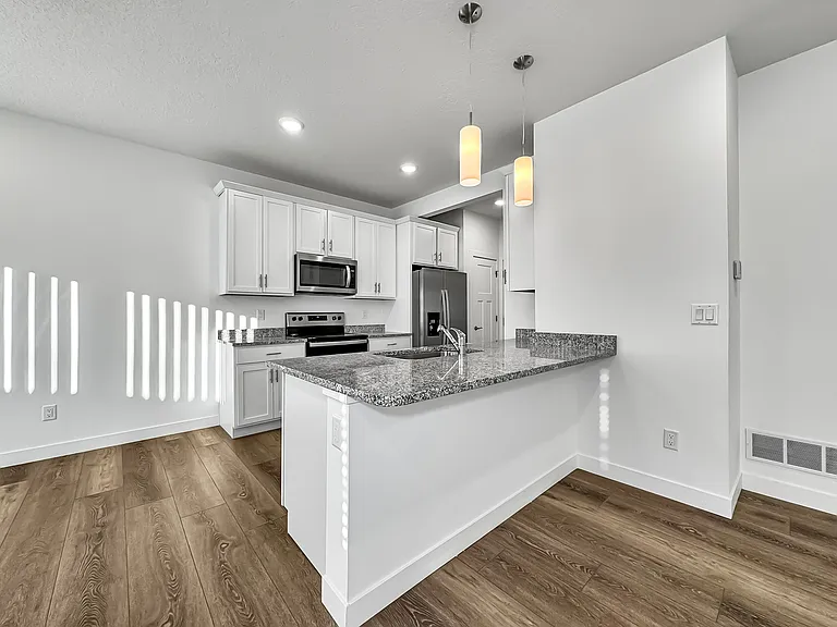 Tanglefoot Crossing — Photo 19