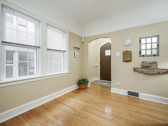 3rd image of 2526 Highland Ave