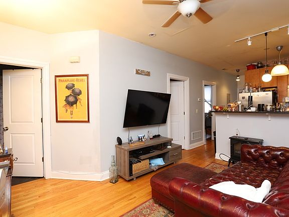 5th image of 1738 W Altgeld St #R3