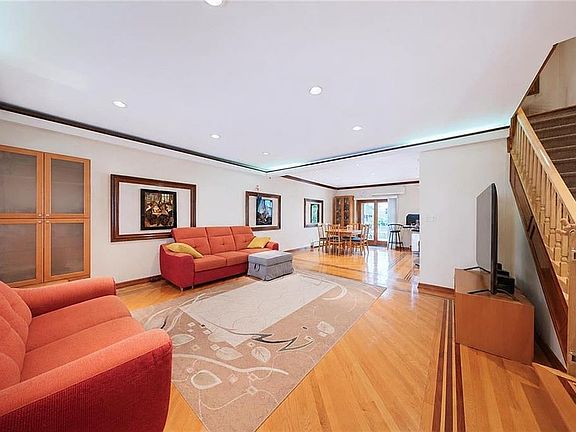 5th image of 1575 85th St