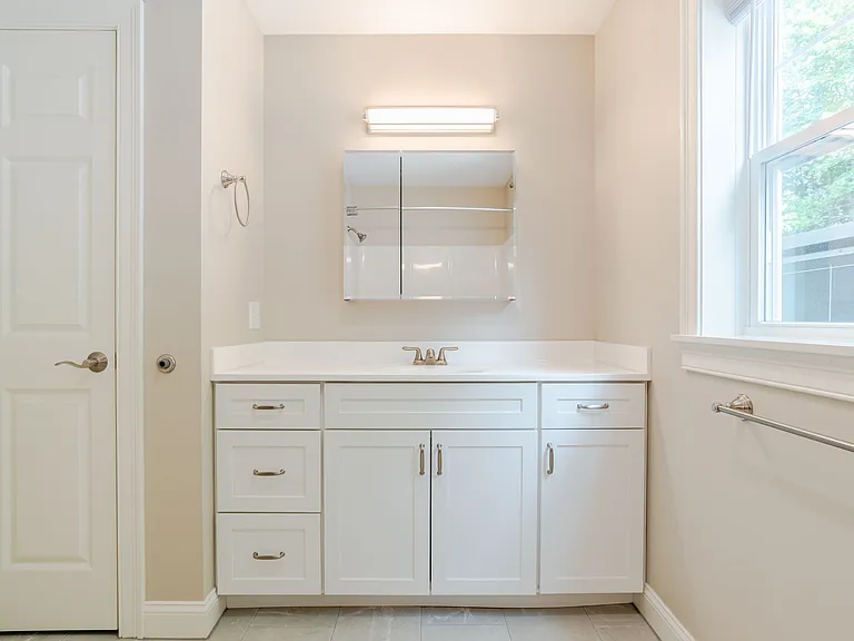 14 Country Club Rd #4 — Photo 16