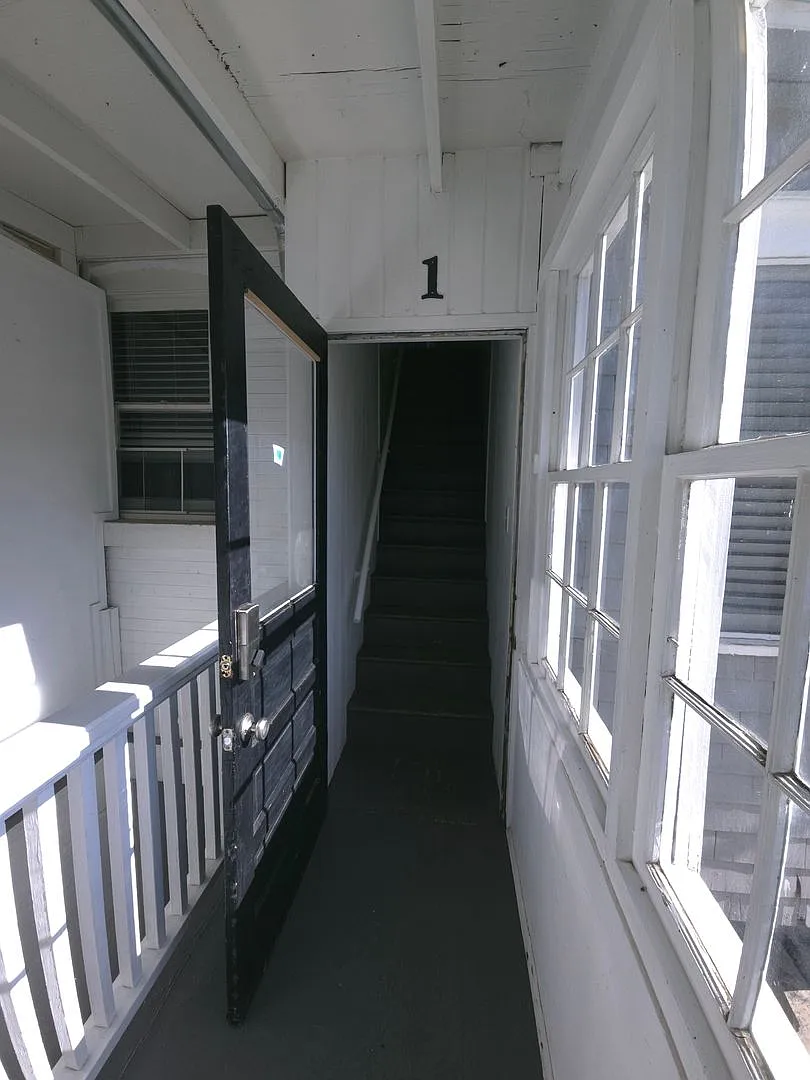 Building Photo - 648 University