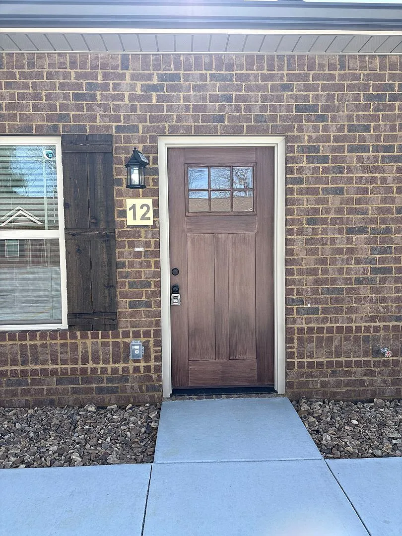 Building Photo - 404 Cedar Lane
