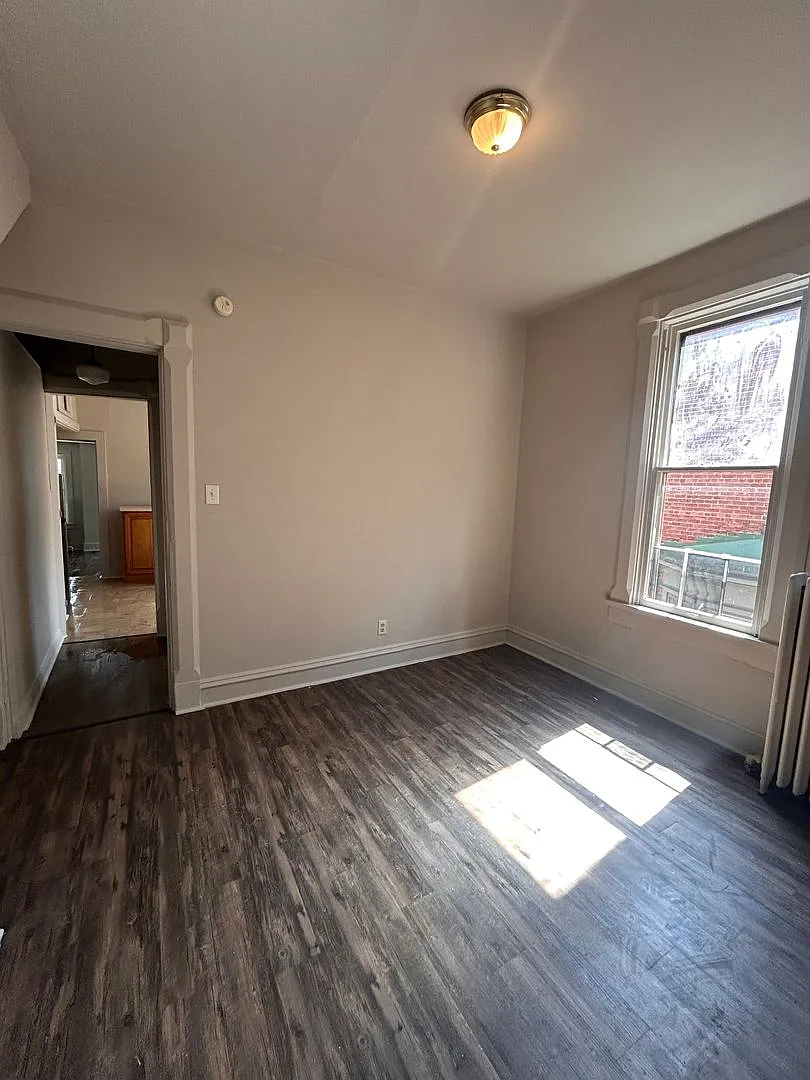 601 W Wayne St — Photo 2