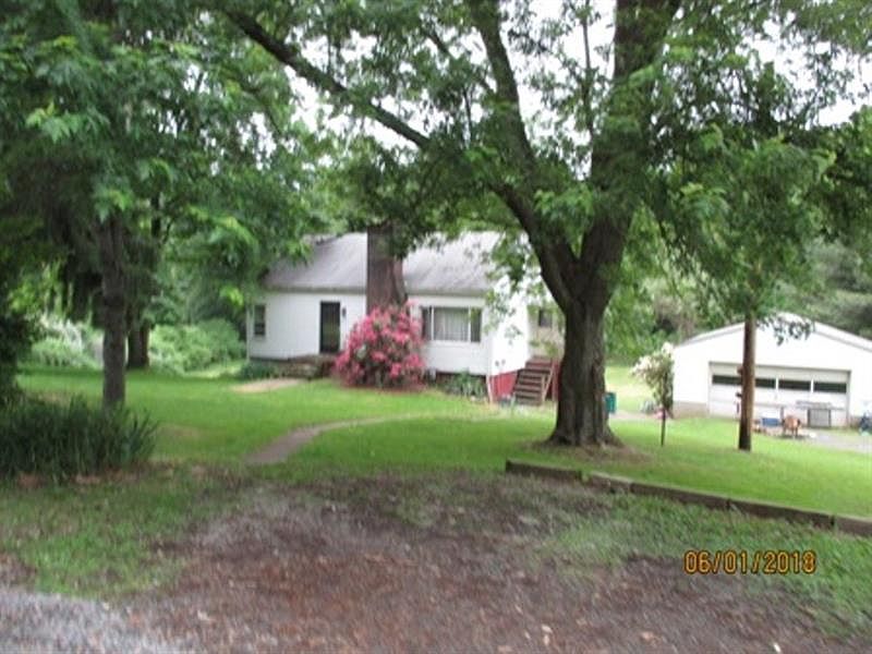 2nd image of 2979 Hickory St
