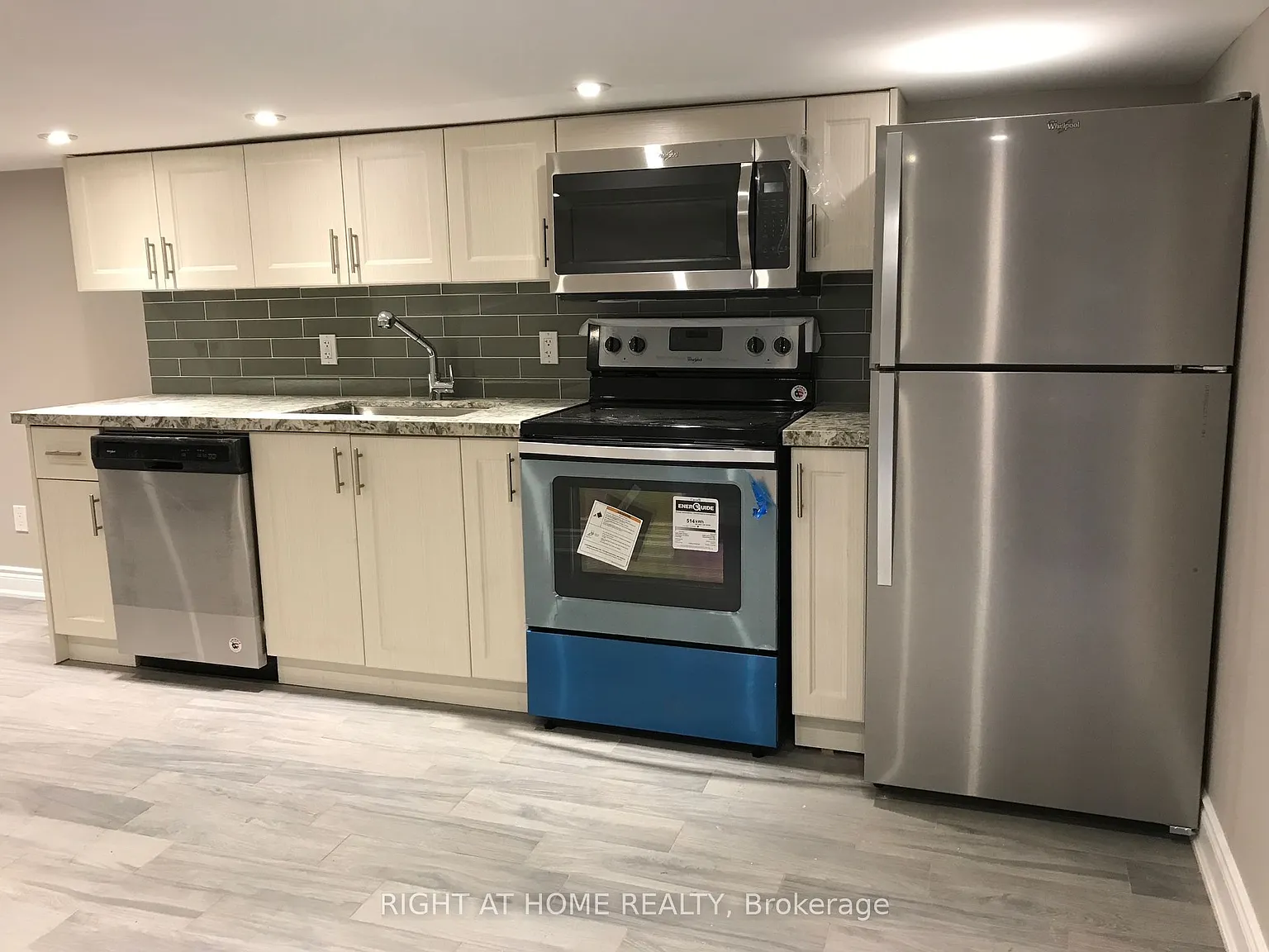 231 Albany Ave photo 1