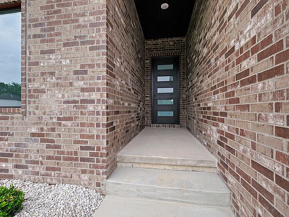 3rd image of 496 Bailiwick Drive