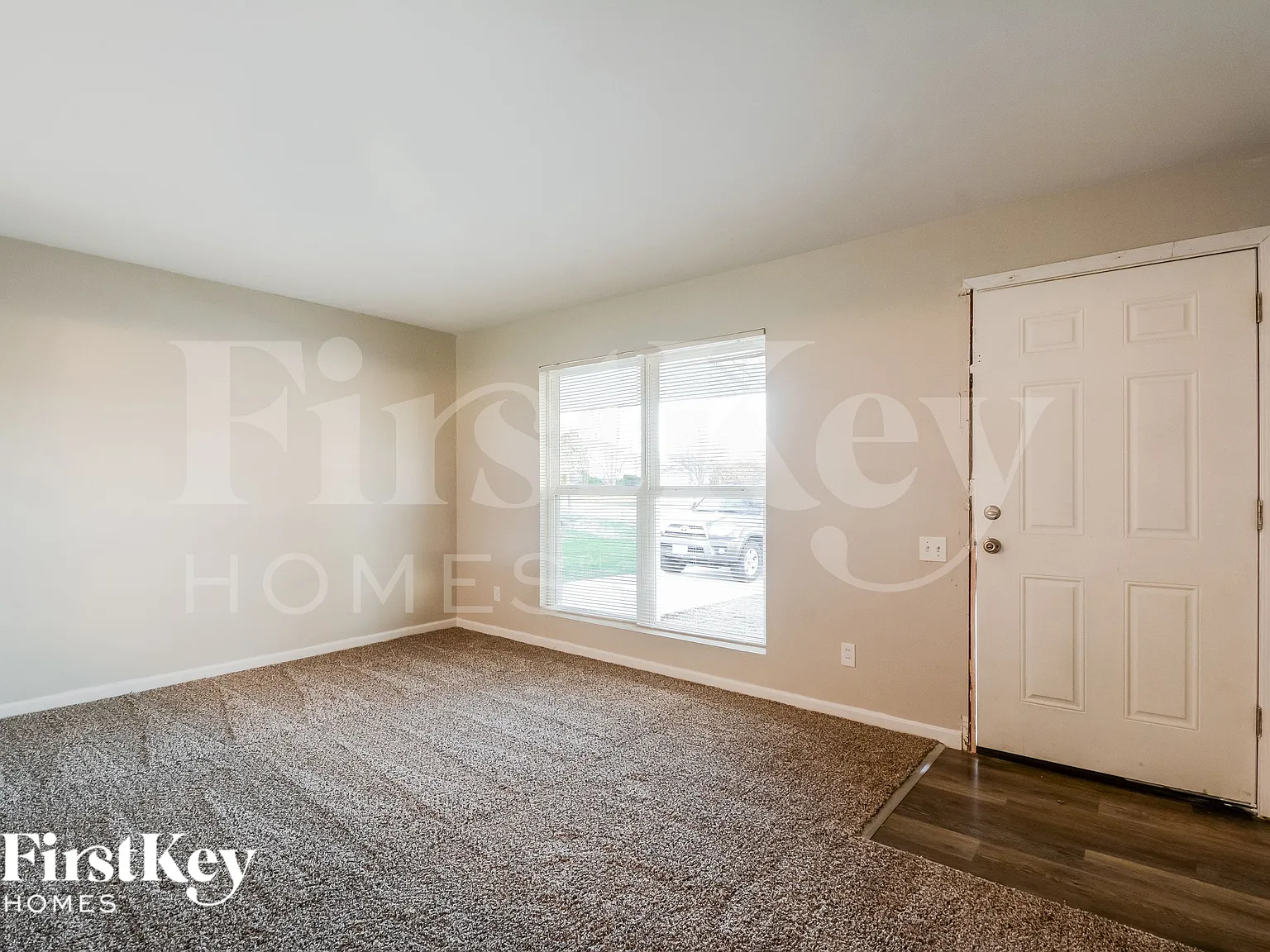 3 bed, 1.0 bath, 912 sqft, $1,975 — Photo 3